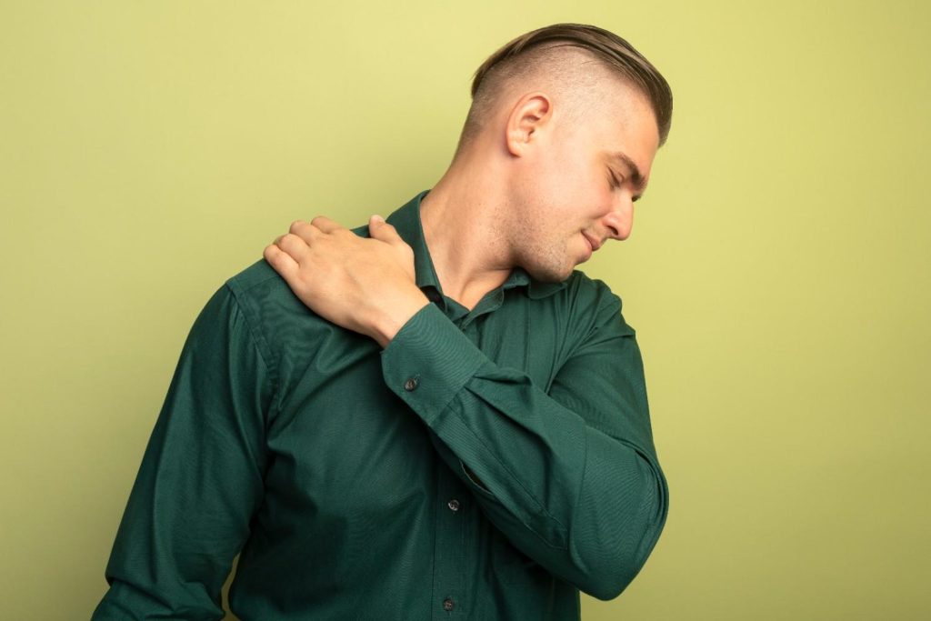 Illustration of a bone spur in the shoulder causing rotator cuff pain