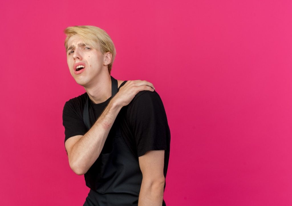 Common symptoms of a shoulder bone spur including pain and limited movement